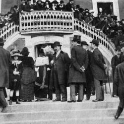 O regresso do Bispo do Porto à sua diocese.
Esperando a chegada de D. António.