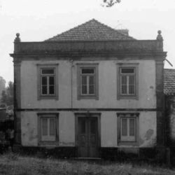 Casa do Sousa (frontaria da casa do Bispo), onde viveu D. António durante o exílio.