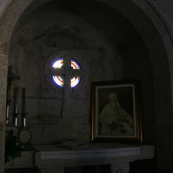 Interior da capela-jazigo. O altar
