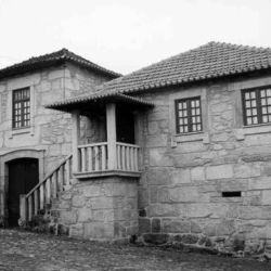 Casa da Fonte (frontaria), de António José Senra, padrinho de baptismo de
D. António Barroso.