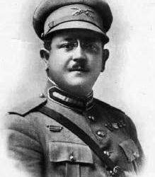 Major Firmino José Barroso (entre os avós, na foto anterior).
