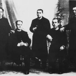 Cinco párocos da diocese do Porto que forampresos por lerem a Pastoral Colectiva: Manuel Soares de Albergaria, pároco de Silvalde; Urbano Augusto Rodrigues Valente, abade de Argoncilhe; Agostinho Moreira da Costa, abade de Vila Maior; António Alves Ribeiro, pároco de São João de Ver; Manuel Estêvão Ferreira, pároco de Anta. Foram libertos porque D. António assumiu em tribunal toda a responsabilidade. Em 14 de Março de 1911, deslocaram-se a Cernache do Bonjardim, num gesto de agradecimento.