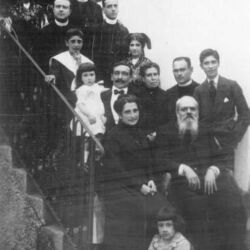 Recebendo visitas, durante o exílio em Remelhe.