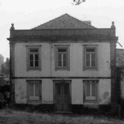 Casa do Sousa (frontaria da casa do Bispo), onde viveu D. António durante o exílio.