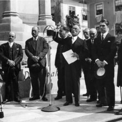 Inauguração do monumento. O Conde de Vilas Boas, no uso da palavra.