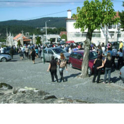 Romagem. Travessia da ponte em Barcelos e chegada a Remelhe. Anualmente, no primeiro domingo de Setembro, um grupo de amigos, admiradores e devotos de D. António Barroso recordam a sua morte (31-8-1918), calcorreando, animadamente, com cânticos e orações, o trajecto que a urna, então vinda do Porto, de comboio, percorreu, entre a estação de Barcelos e o cemitério de Remelhe.
