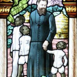 O Padre António Barroso evangelizando em terras do Congo: «Euntes docete omnes gentes». Vitral de Ricardo Leone (Lisboa, 1929), na capela-jazigo de Remelhe.