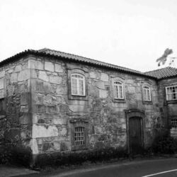 A Casa do Barroso, onde viveram os avós maternos, e onde nasceu a mãe, Eufrásia Rosa Barroso (também chamada Eufrásia Maria de Araújo).