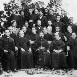 O Bispo de Himéria, em Cernache do Bonjardim, com um grupo de professores e superiores do Colégio, em 1891.