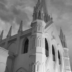 Catedral de Meliapor.
D. António Barroso foi nomeado Bispo de São José de Meliapor, em 2-8-1897. À nomeação andam associados diversos problemas que surgiram naquela diocese distante, incluindo alguns de natureza financeira, resultantes da construção desta imponente mas caríssima catedral neogótica.