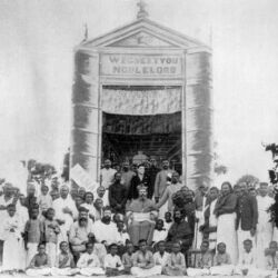 D. António Barroso em visita pastoral. Entrou em Meliapor a 2-6-1898 e saiu a 23-6-1899. Neste curto espaço de tempo, realizou 14 visitas pastorais às igrejas de Maduré, percorreu o vale do Ganges e visitou as Missões de Calentá.